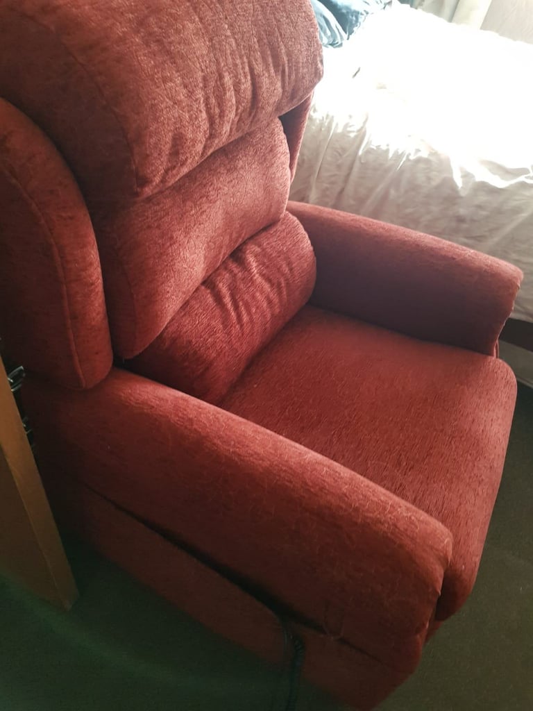 High Quality Rise And REcliner Armchair In great condition free delivery