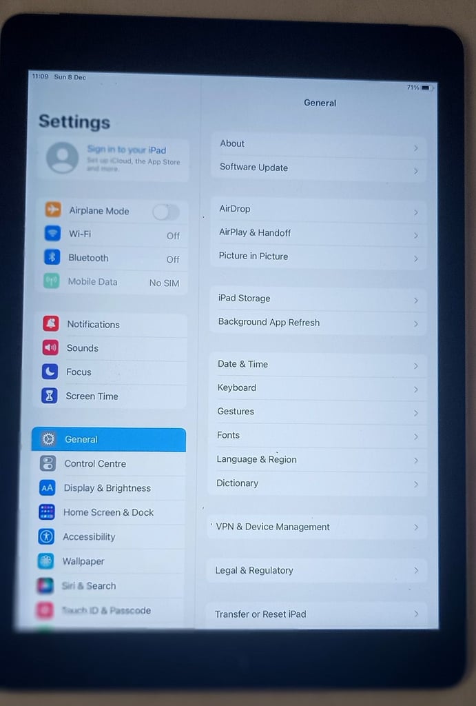 Ipad Air2 64gb with Sim Slot in Very Good Condition