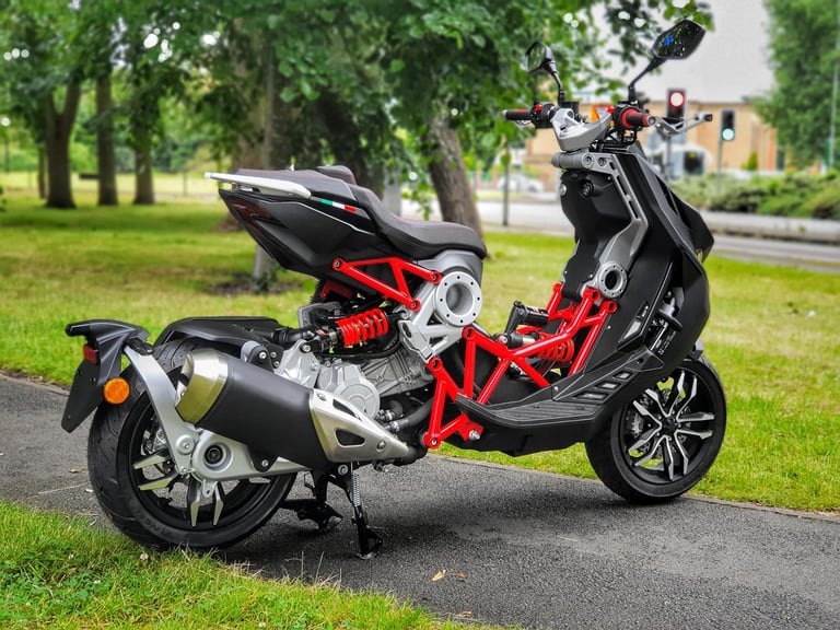 NEW 2025 Italjet Dragster 125cc Urban Sport Scooter