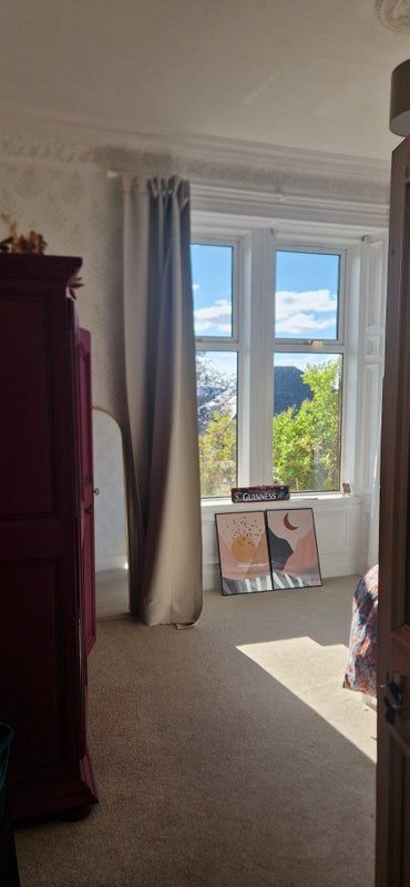 Large bright double room to rent