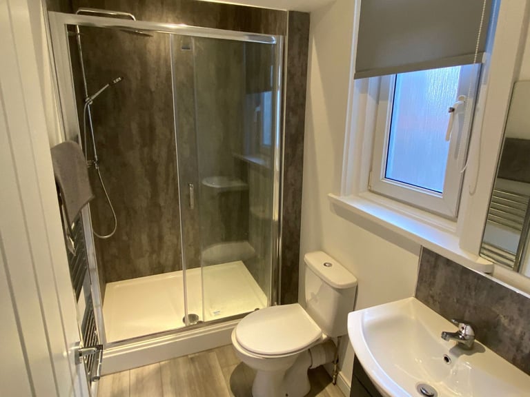 TOP QUALITY DOUBLE EN SUITE ROOM TO LET 