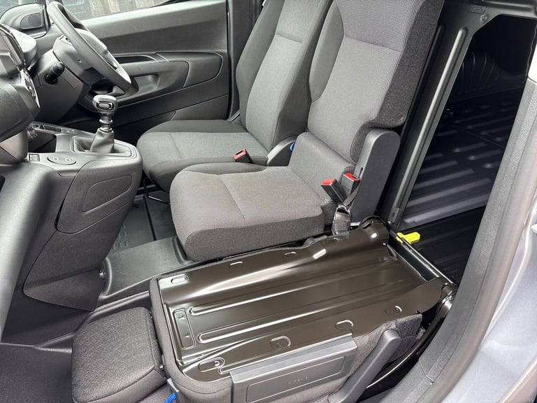 2025 Peugeot Partner 1.5 BlueHDi 100 Professional Van Van Diesel Manual