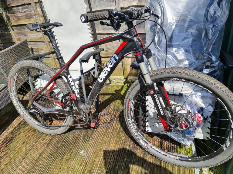 Full carbon mountain bike 