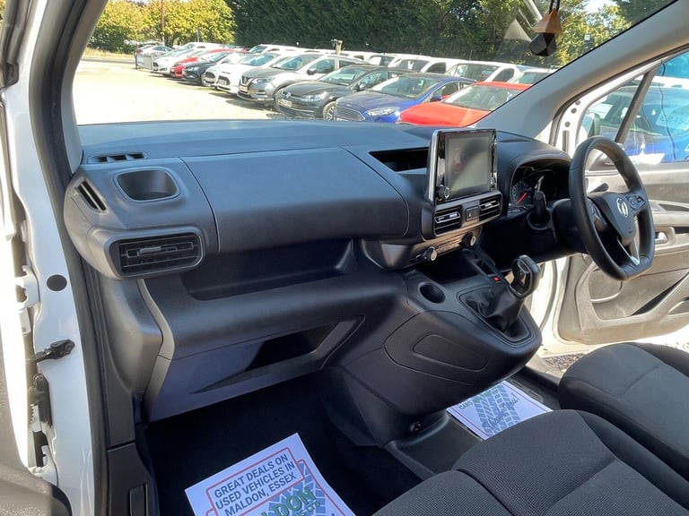 2020 Vauxhall Combo 1.5 Turbo D 2300 Sportive L2 H1 Euro 6 4dr PANEL VAN Diesel Manual