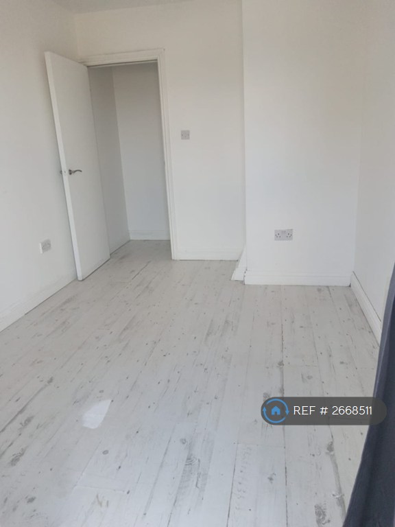 1 bedroom flat in Mill Road, Gillingham, ME7 (1 bed) (#2668511)