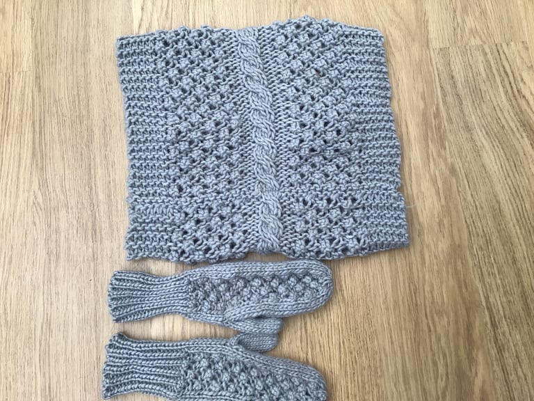 image for 🌹 Warm Grey Snood Scarf and mittens Never been worn  Thank you for looking 🌹