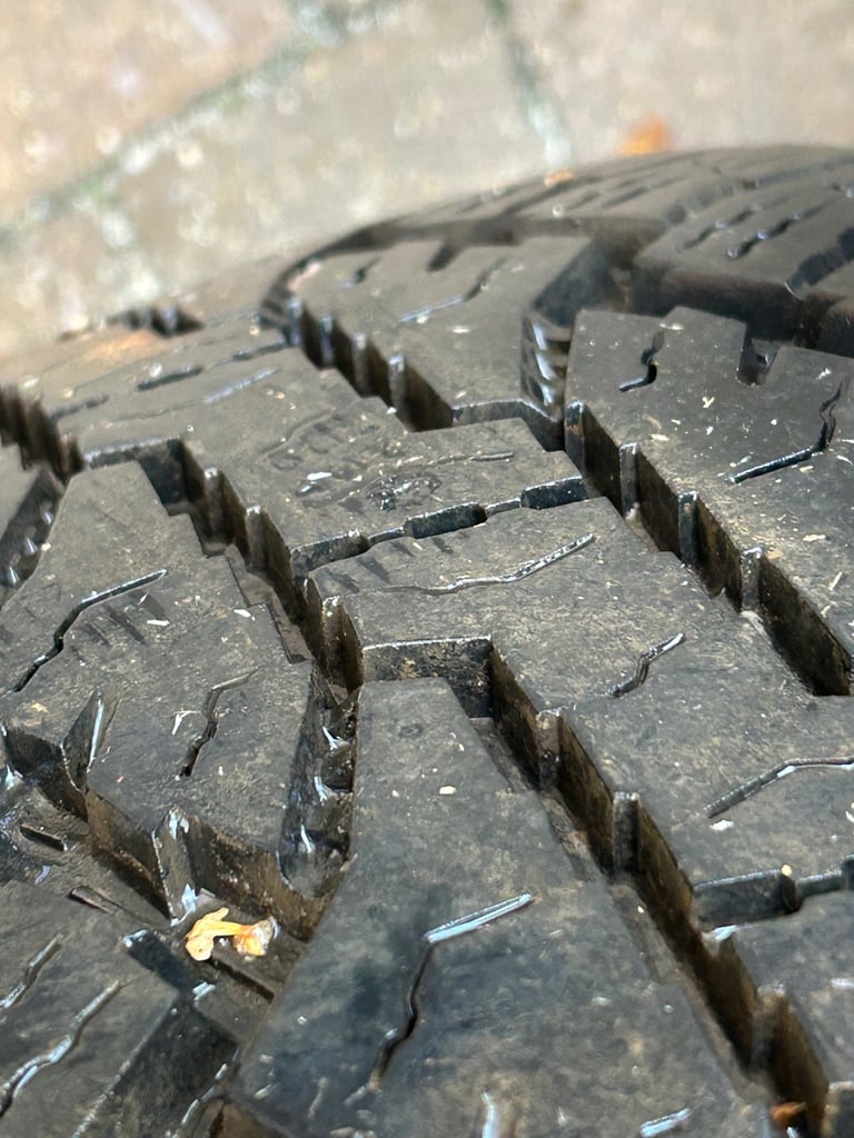 Nokian 275 / 70 / 17 tyres