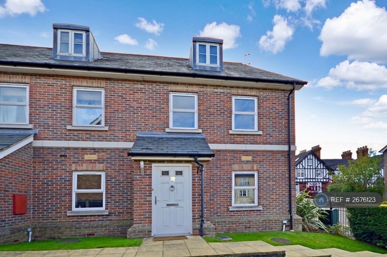 1 bedroom flat in Blyth Court, Saffron Walden, CB11 (1 bed) (#2676123)