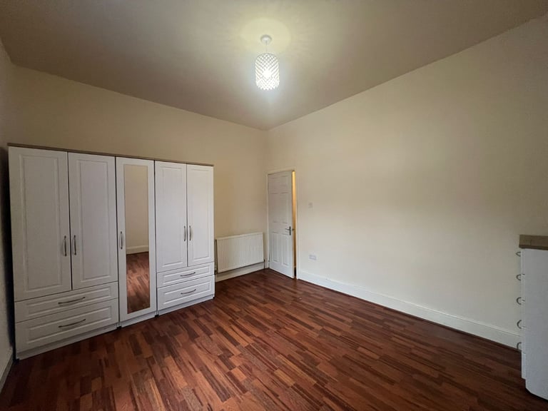 ***THREE BEDROOM TO LET***B11***£1195PCM***