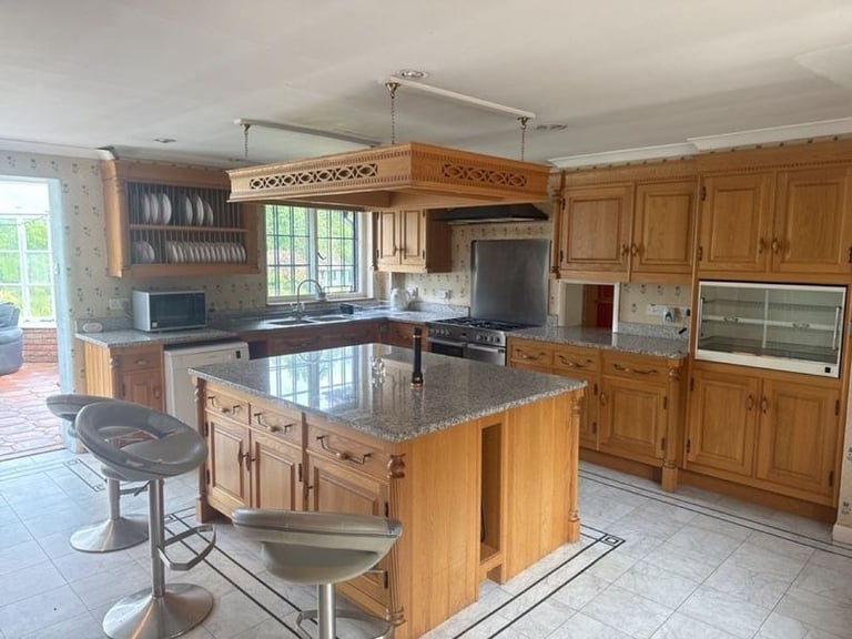 image for 6 bed house for rent west London available right now!!