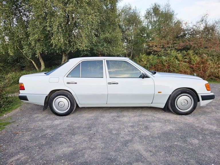 image for 1992 Mercedes-Benz 200E