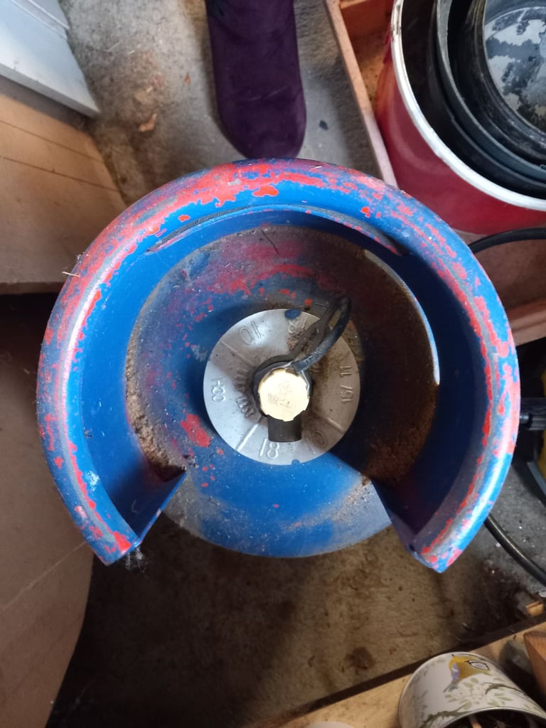 Calor Gas Bottle 7.5kg with connector valve