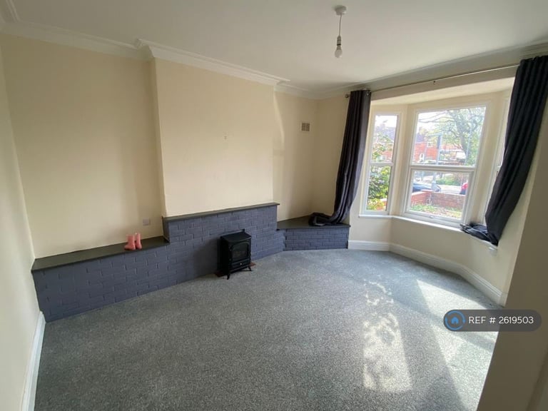 2 bedroom flat in West Street, Yeovil, BA20 (2 bed) (#2619503)