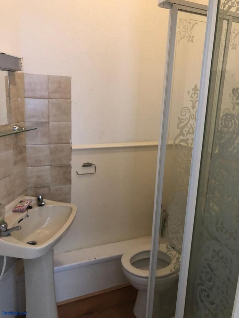 15 Bedroom Hotel, rent or lease option