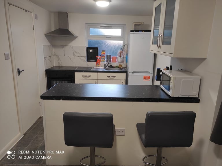 A beautiful executive 1 Bed flat. Separate kitchen and shower room. £1300 inc ALL bills except Elec