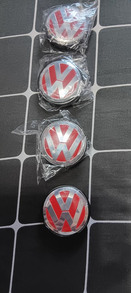 VW RED WHEEL CENTRE CAPS