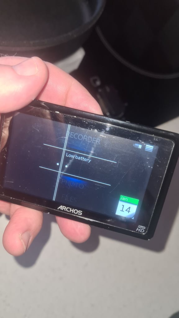 Archos Vision 3s retro 8gb mp3/ video player with usb charger/ data transfer cable