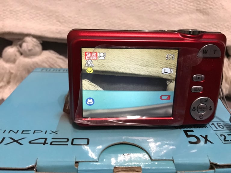 Fujifilm FinePix JX420 16.0MP Digital Camera - Red immaculate condition