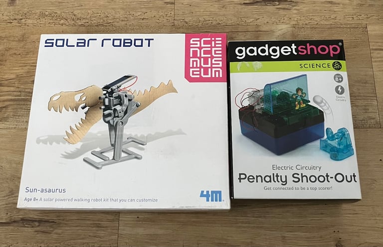 Solar Robot / Electric Circuitry Penalty Shoot-Out (Brand New)
