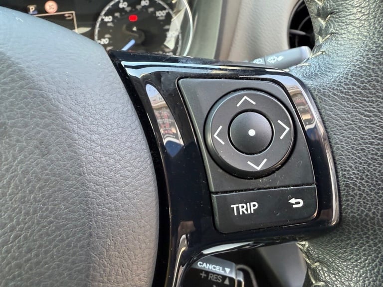 Toyota Yaris 1.5 Hybrid Icon Tech 5dr CVT -NAV - PARKING SENSORS - REAR CAMERA