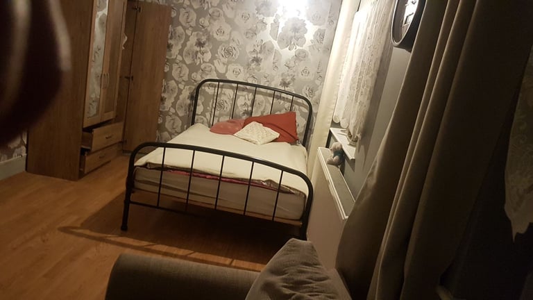 Warm DOUBLE ROOM to RENT quite neighborhood