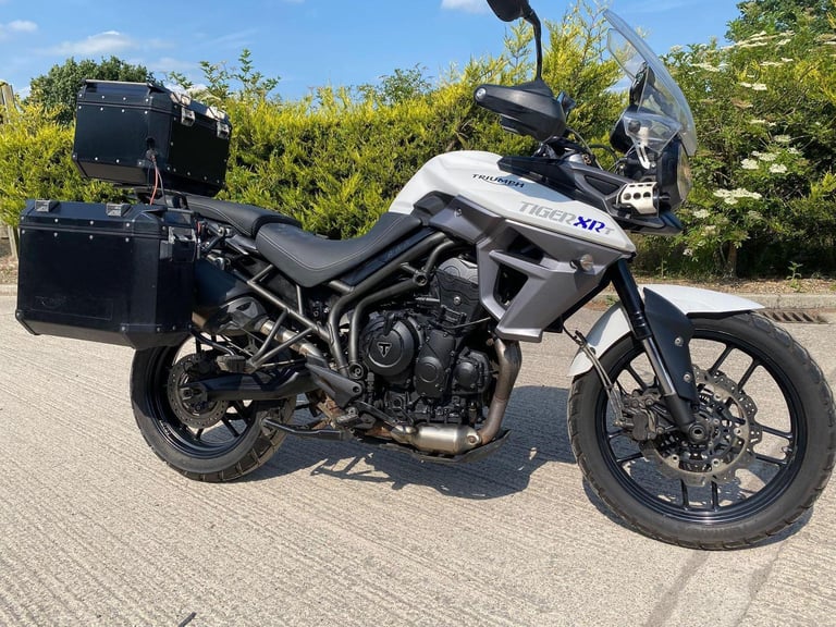 2016 16 TRIUMPH TIGER 800 XRT WHITE ENDURO FULL ADVENTURE LUGGAGE TOURER