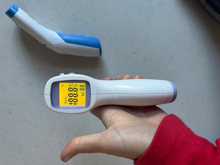 2x Non-contact thermometers