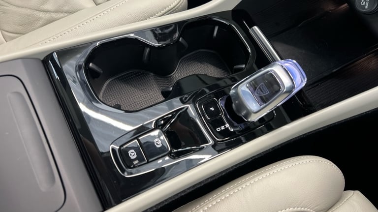 2022 Volvo XC40 2.0 B4P Plus Dark 5dr AWD Auto ESTATE PETROL Automatic