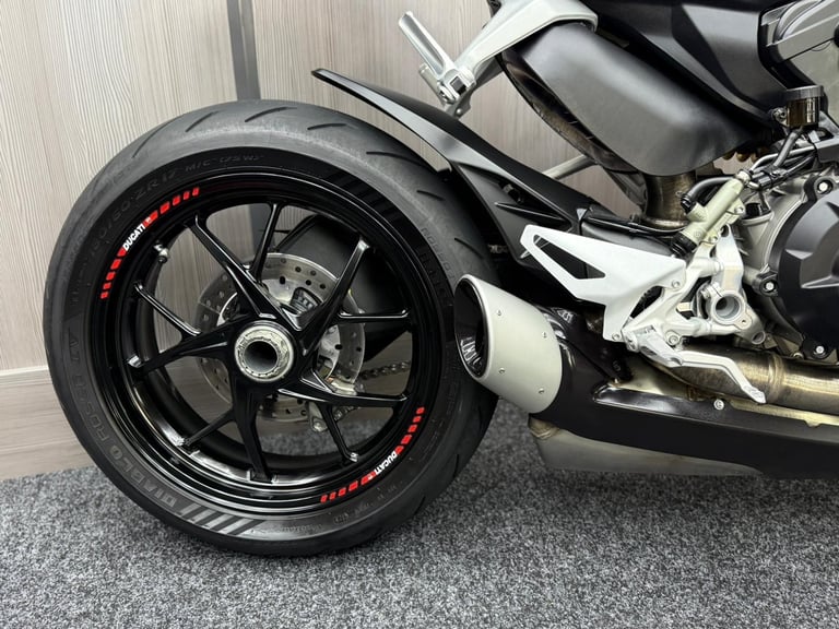 2022 22 Ducati Streetfighter V2 955 ABS - JUST 3726 MILES - WINGS