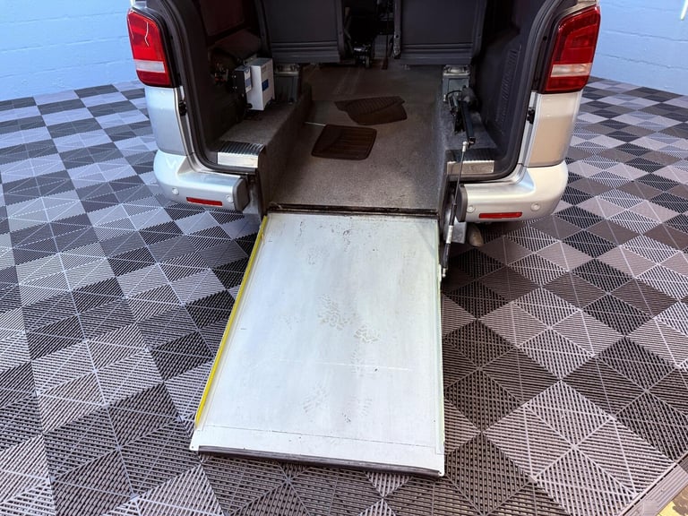 2011 Volkswagen Caravelle 2.0 TDI Executive DSG Euro 5 5dr MPV Diesel Automatic