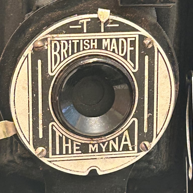 image for “The Myna” Folding Camera – British Made – Untested – For Restoration or Display. 