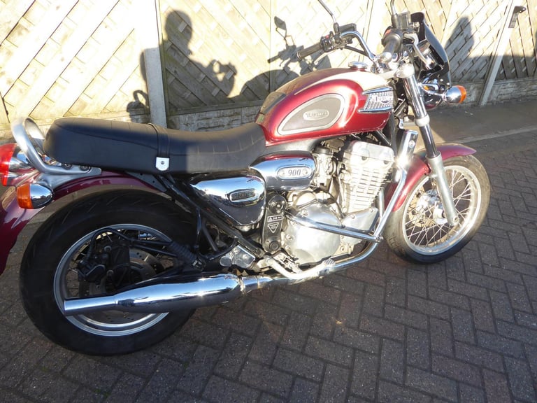 TRIUMPH THUNDERBIRD 900 N REG OWNERS AND SERVICE BOOK VERY CLEAN BIKE
