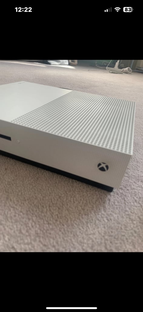 Xbox One S with controller, games and charging pod. All cables included 