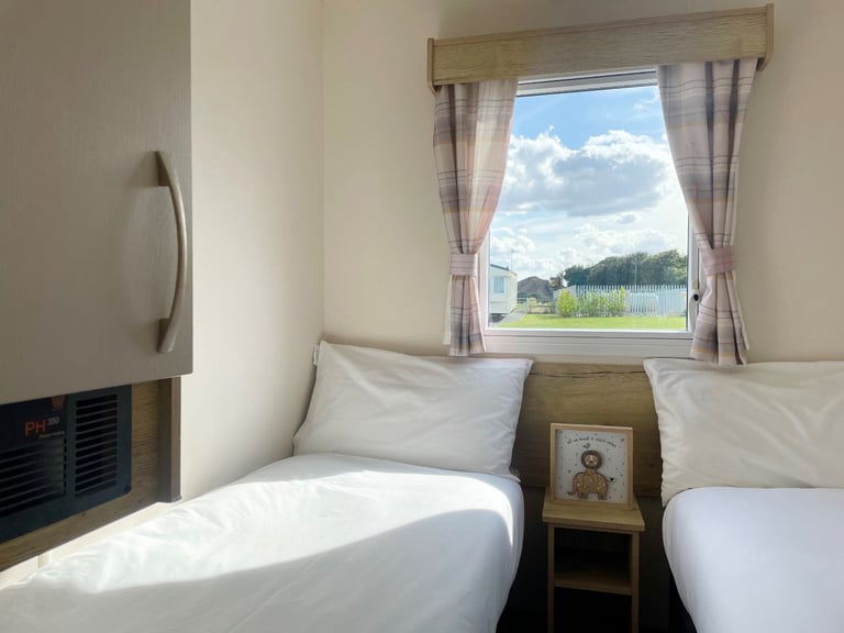 CHEAP STATIC CARAVAN FOR SALE AT BROADLAND SANDS HOLIDAY PARK - 11.5 MONTH OWNER SEASON