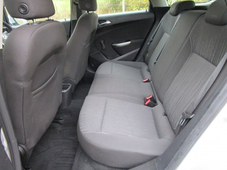 VAUXHALL ASTRA 1.7 CDTi ecoFLEX Exclusiv 2012