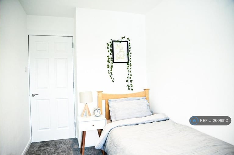 2 bedroom flat in Fettes Row, Edinburgh, EH3 (2 bed) (#2609810)