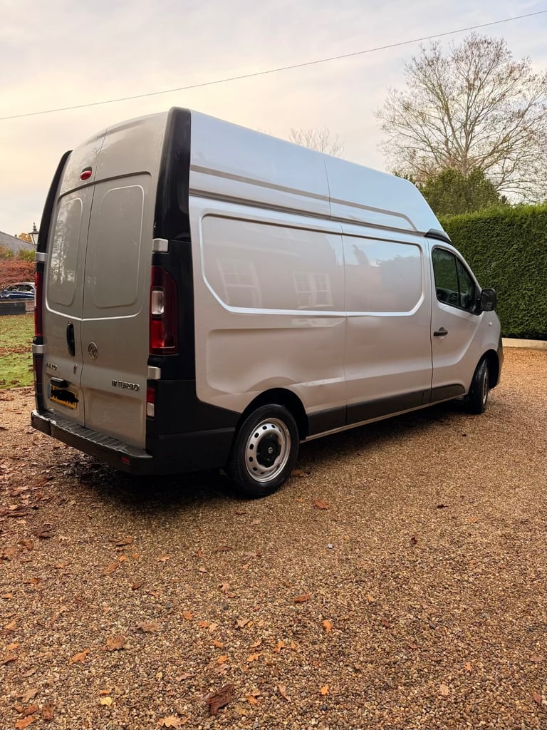 High top VIVARO ideal camper project /race van