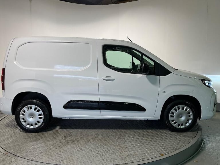 2025 Vauxhall Combo 1.5 Turbo D 2300 Pro Panel Van 5dr Diesel Manual Swb Euro 6 (s/s) (100 Ps) PA...