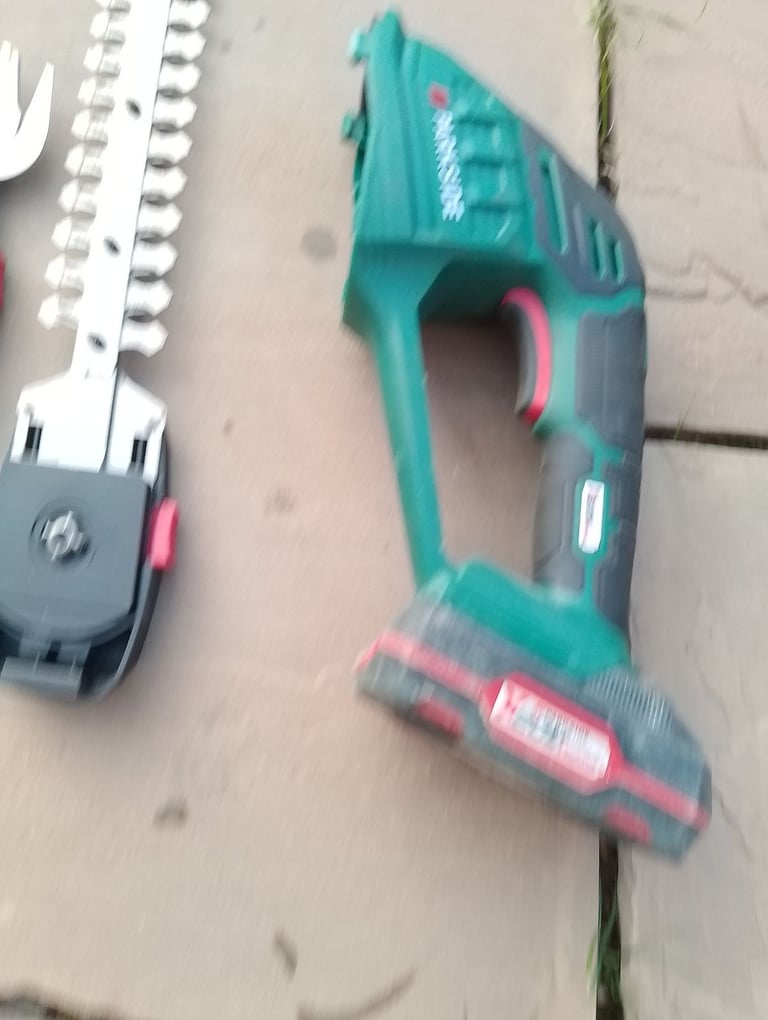 Hand Held Hedge Trimmer 
