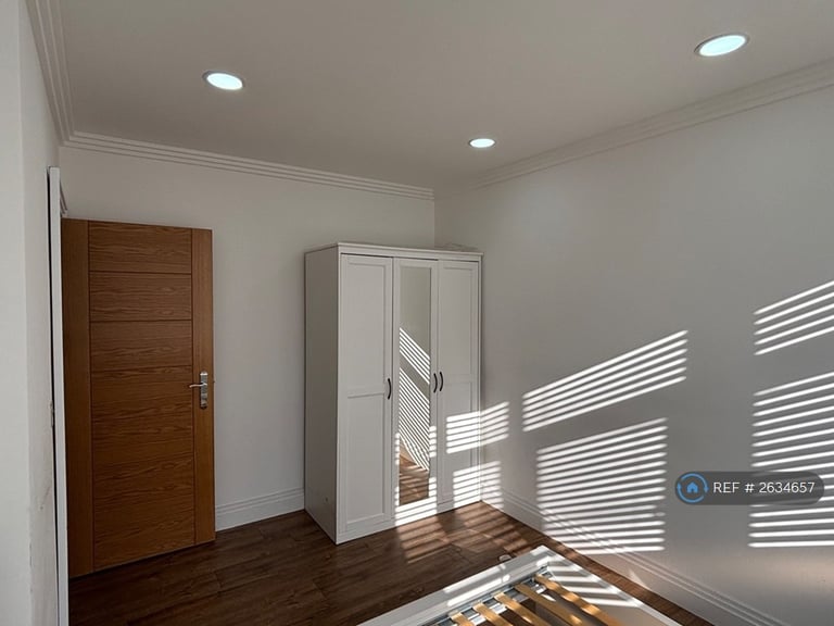 3 bedroom flat in Ilford, Ilford, IG1 (3 bed) (#2634657)