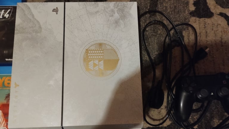 White Destiny PS4 Console with wireless controller wires and 7 Games 