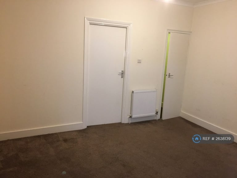 1 bedroom flat in Leyton, London, E10 (1 bed) (#2638139)