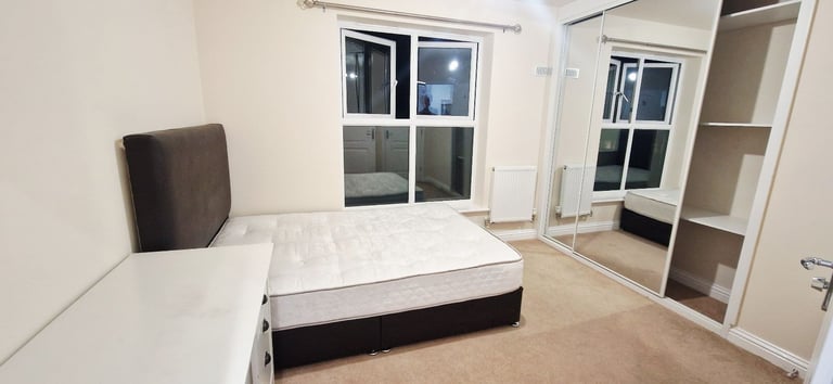 Double Furnished En-Suite Room