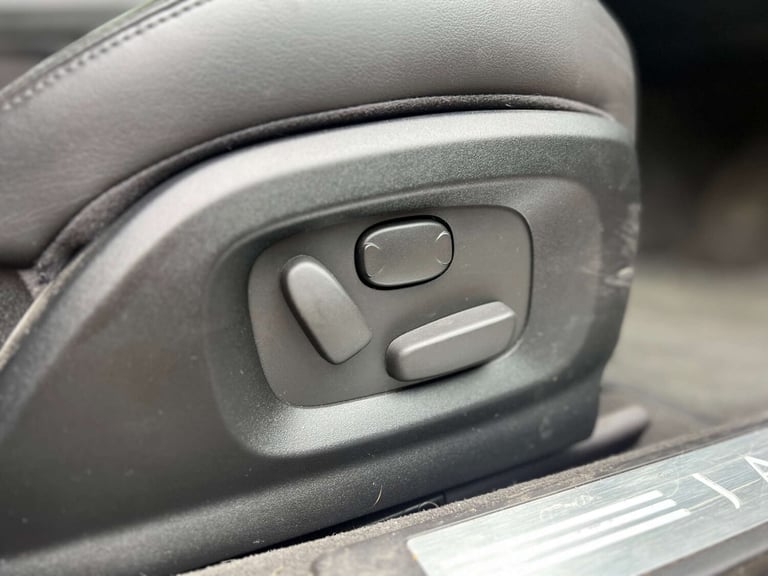 2013 Jaguar XF 2.2 XF Premium Luxury D Auto 4dr Saloon Diesel Automatic