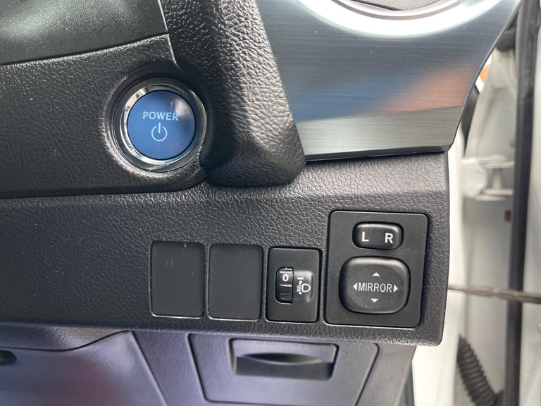 2013 Toyota Auris 1.8 VVT-h Icon CVT Euro 5 (s/s) 5dr HATCHBACK Petrol/Electric Hybrid Automatic