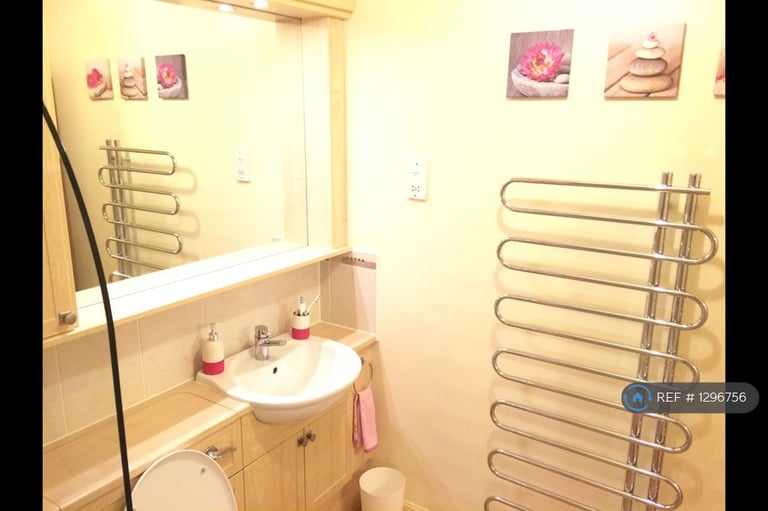 2 bedroom flat in Shaw Crescent, Aberdeen, AB25 (2 bed) (#1296756)