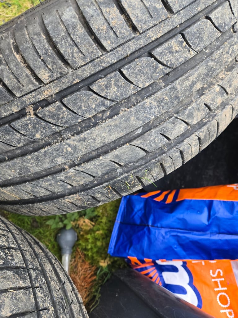 Jaguar alloys with good 255 35 20 tyres 