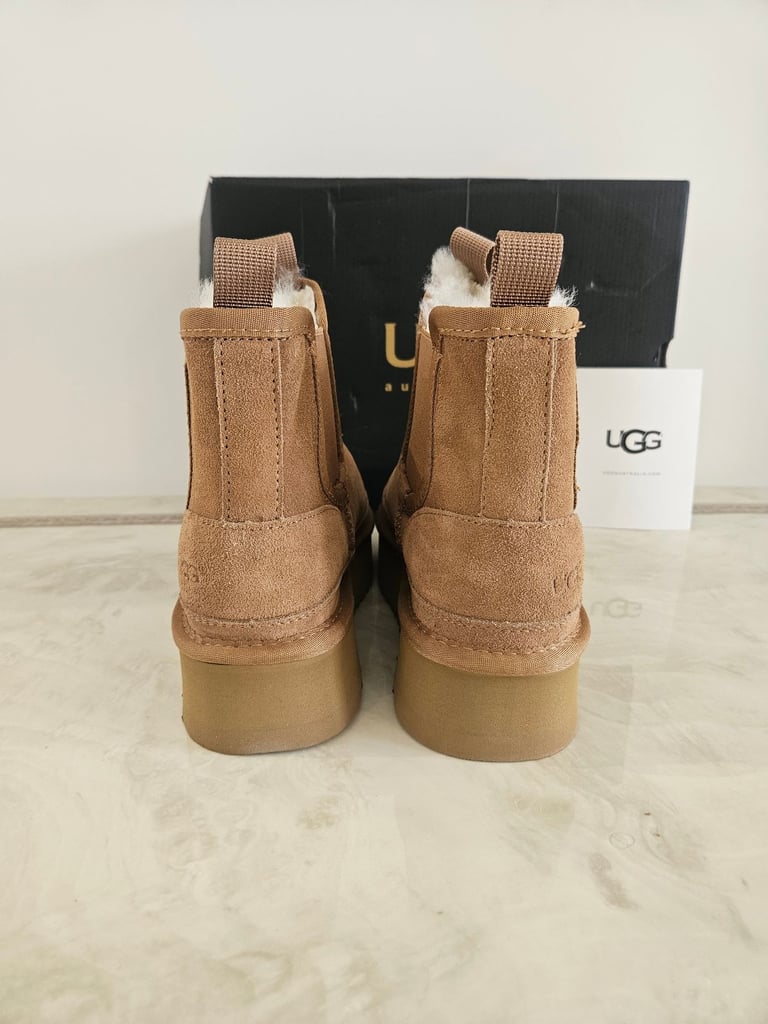 Ugg platform chelsea style boots size uk6
