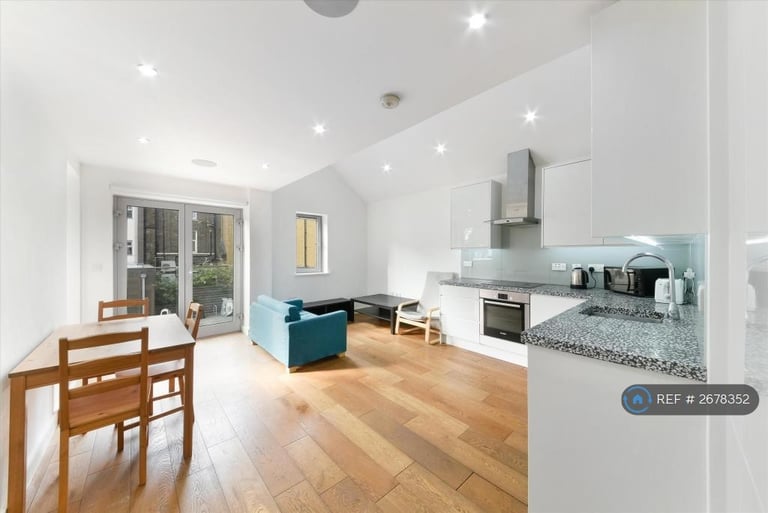2 bedroom flat in Oasis Court, London, E1 (2 bed) (#2678352)