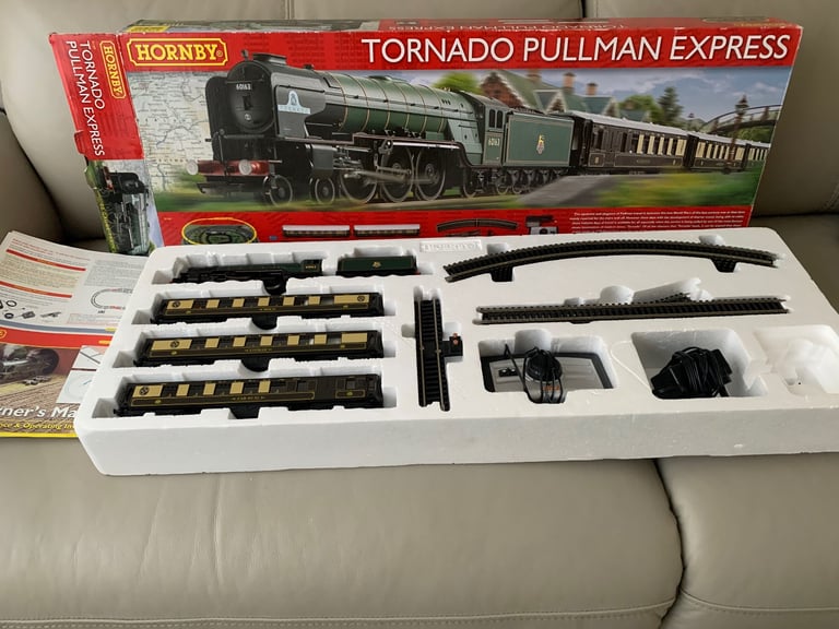 image for Hornby Tornado Pullman Express train set